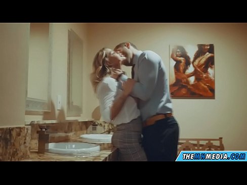 ❤️ Þegar busty ljóska tælir þig á almenningssalerni ️  Kynlíf hjá okkur is.fullsexmovs.ru ❌️